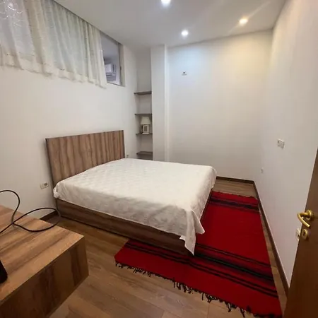 Skanderbeg Square Center Apartman *